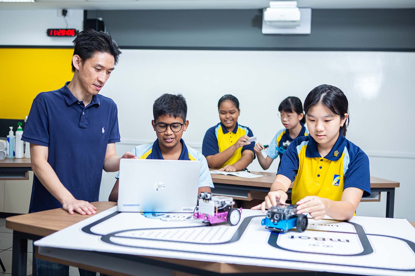 Crest Secondary School